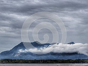 potraits of a cloudy mount jerai