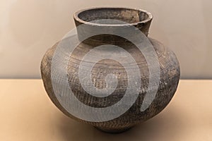 Pottery he with the string pattern