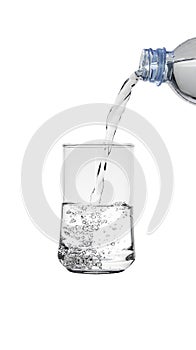 Pour the water into the glass, bubble up