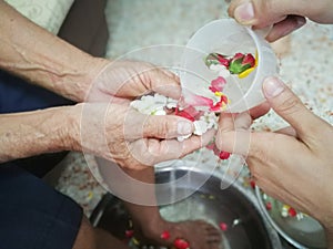 Pour water on the hands of revered elders and ask for blessing