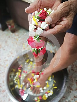 Pour water on the hands of revered elders and ask for blessing