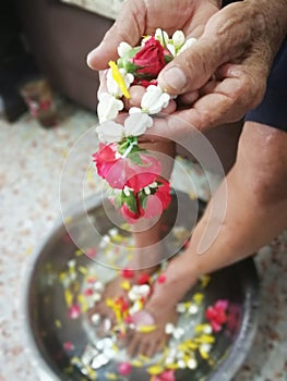 Pour water on the hands of revered elders and ask for blessing