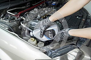 Pouring new automatic transmission fluid to old car engine, Car service