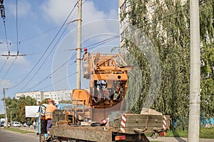 Power line repair by a team of craftsmen