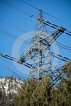 Power mast of a high voltage transmission line