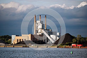 Power plant with coal piles