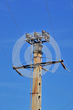 Power pole with external electric separator on top