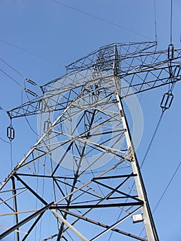 Power transmission pylon