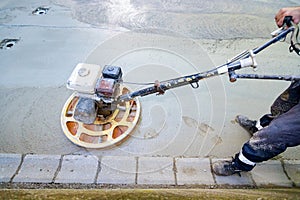 Power trowel with engine, machine for finishing, leveling concrete surface