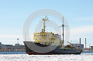 The powerful icebreaker breaks the ice.