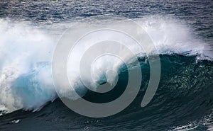 Powerful ocean wave breaking