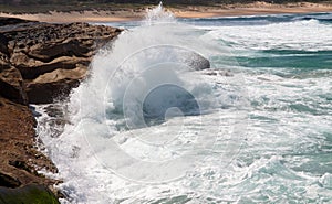 Powerful wave spray