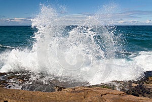 Powerful wave spray