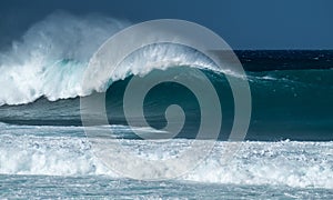 Powerfull wave of the Banzai Pipeline