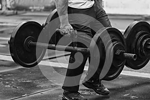 Powerlifting competitions in the street
