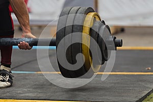 Powerlifting competitions in the street