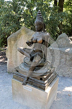 Prague Zoo - Female statue