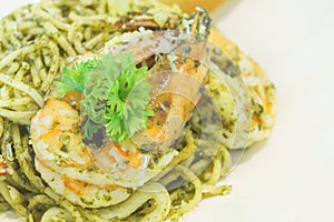 Prawn and scallop spaghetti pesto sauce pasta