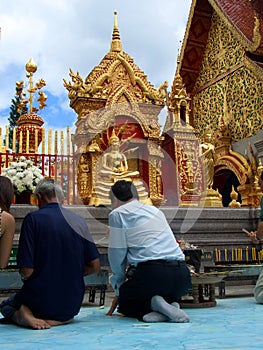 Prayers in Doi Sutep Temple photo