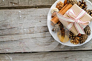 Preasent nuts cinnamon ribbon