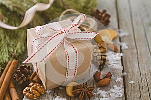 Preasent nuts cinnamon ribbon