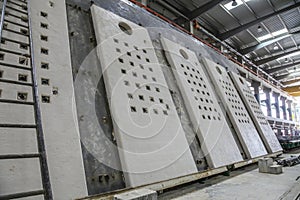 Precast concrete facade elements in the production