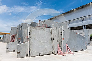 Precast concrete wall panel