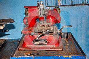 Precision valve refacer