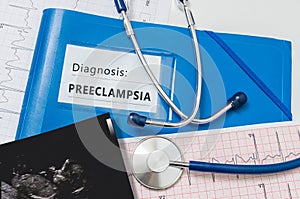 Preeclampsia diagnosis for pregnant patient with risky pregnancy photo