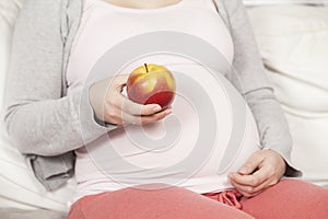 Pregnan with apple