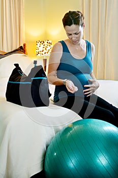 Pregnancy - pregnant woman measure contraction