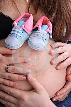 Pregnancy woman and four handa