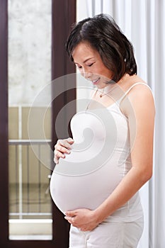 Pregnant lady caress her stomach