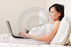 Pregnant lady using laptop