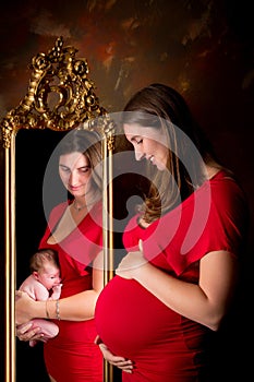 Pregnant mirror dreams of a baby