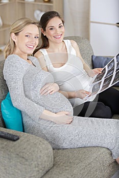 pregnant support group meetup in house