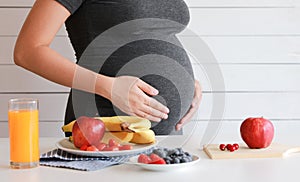 Pregnant woman eat fruit, juice, healthy food