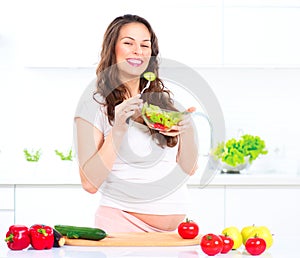 Pregnant woman eating vegetable salad