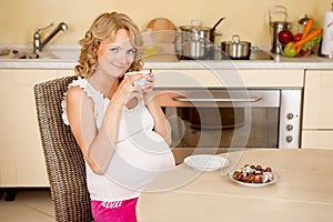 Pregnant woman eats vegetable salad at home