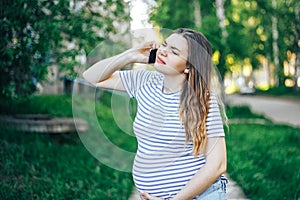 Pregnant woman feeling contractions calling for help
