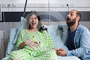 Pregnant woman having contractions