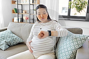 pregnant woman having labor contractions at home