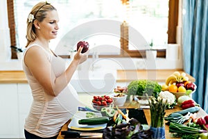 Pregnant woman healthy diet