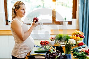 Pregnant woman healthy diet