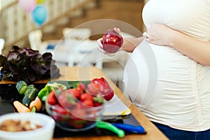 Pregnant woman healthy diet