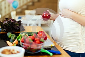 Pregnant woman healthy diet