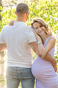 Pregnant woman leaning on man