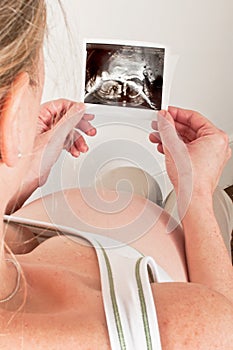 Pregnant woman pooking at baby scan