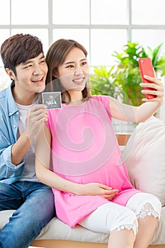 Pregnant woman selfie with husband