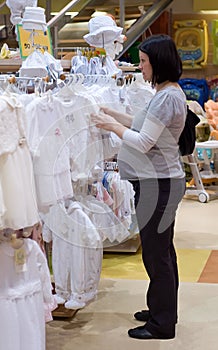 Pregnant woman shopping